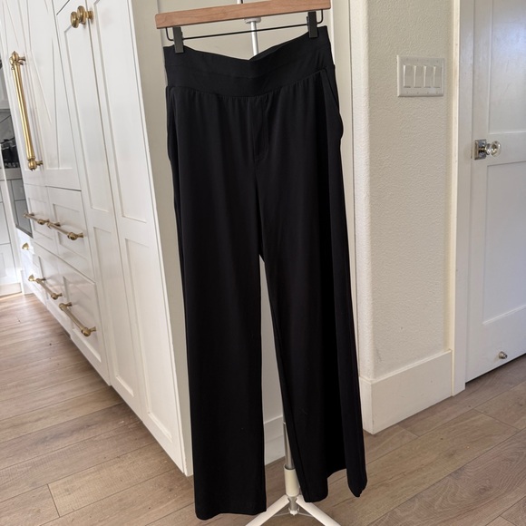 Lou & Grey Luvstretch Wide Leg Pants - Picture 3 of 10